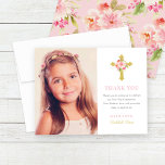 Cartão De Agradecimento Foto da Primeira Comunhão Floral Dourada Elegante<br><div class="desc">Este elegante design de cartões de agradecimentos da Primeira Comunhão apresenta uma foto da sua filha com um na moda cor-de-rosa, ouro e cinza que pode ser totalmente personalizado, acentuado por uma cruz dourada decorada com um bonito arranjo de flor cor-de-água rosa. Um fundo de rosa claro com padrão floral...</div>