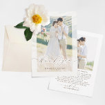 Cartão De Agradecimento Foto de Casamento de Script Elegante Minimalista O<br><div class="desc">Foto de casamento de animação elegante minimalista graças a vocês. Este é um modelo de placa de dois lados com um fundo e uma cor de texto totalmente editáveis,  incluindo o obrigado que você diz.</div>
