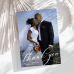 Cartão De Agradecimento foto de casamento de script manuscrito elegante e<br><div class="desc">Um obrigado de dois lados,  seu cartão de casamento com uma maravilhosa imagem das recém-casadas e uma elegante carta manuscrita. Personalize com sua própria redação e sua própria foto de casamento.</div>