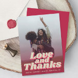 Cartão De Agradecimento Foto de casamento Retro Groovy Viva Magenta<br><div class="desc">Diga obrigado em estilo com esta foto de casamento retrógrada dos anos 70 e moderna,  obrigado. O design é fácil de personalizar com seu próprio texto e sua família e amigos ficarão entusiasmados quando receberem esse obrigado fabuloso. Itens correspondentes podem ser encontrados na coleção.</div>