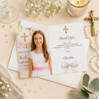 Foto de menina com laço de marfim Primeira Comunhã