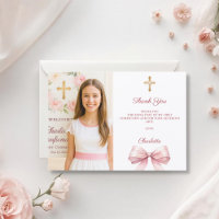 Foto de menina com laço rosa Primeira Comunhão