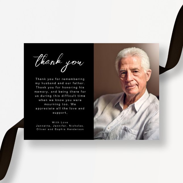 Cartão De Agradecimento Foto Funeral De Script Branco E Preto Elegante (Elegant Black And White Script Funeral Photo Thank You Card)