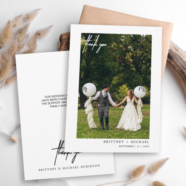 Cartão De Agradecimento Foto Moderna com Letra Mão (Modern elegant hand written wedding thank you card for the minimalistic bride.)