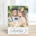 Cartão De Agradecimento Foto Romântica de Casamento de Script Negro Dobrad<br><div class="desc">Este cartões de agradecimentos dobrado do casamento apresenta uma carta caligráfica elegante e romântica com uma dentro de fotografia e texto personalizado. Perfeito para casamentos,  aniversários,  graduações e outros eventos. Para uma personalização mais avançada deste design,  clique no BOTÃO FERRAMENTA DESIGN AZUL acima!</div>