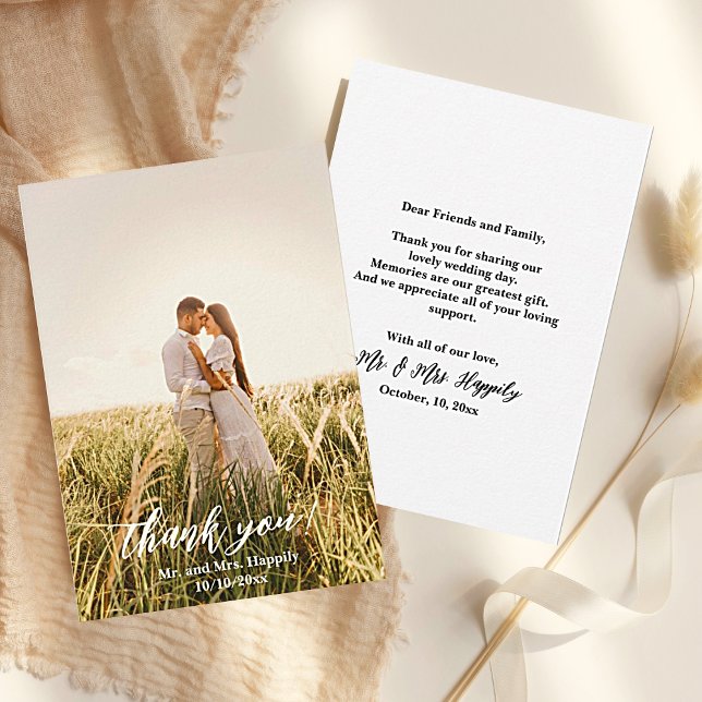 Cartão De Agradecimento Foto Simples De Casamento De Script Moderno Obriga (Modern Script Simple Wedding Photo Thank You Cards. Easy to personalize.)