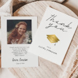Cartão De Agradecimento Foto simples de graduação de Boné Dourado<br><div class="desc">Um simples e moderno obrigado de graduação que você faz para enviar para aqueles que o felicitaram, frequentaram sua festa de formatura, lhe deram presentes etc. Ele diz "obrigado você" no topo de uma fonte moderna com um simples boné de ouro por baixo. Altere o texto na parte traseira do...</div>