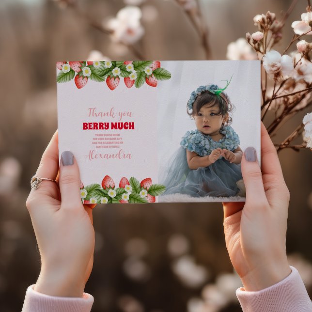 Cartão De Agradecimento Foto: Strawberry Berry Primeiro Aniversário (Criador carregado)