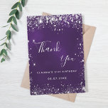 Cartão De Agradecimento Glitter prateado roxo elegante<br><div class="desc">Um cartões de agradecimentos de aniversário feminino e elegante. Uma cor de fundo roxa e incolor. Com brilho de prata sujo, brilha. À frente, um grande texto escrito à mão e o texto: Obrigado. Voltar: Personalize e adicione seu nome e nota de agradecimento. O nome é escrito com um moderno...</div>