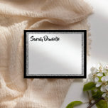 Cartão De Agradecimento Glittery Elegante Black & Silver<br><div class="desc">Este design de tendência apresenta brilho falso cintilante em camadas sobre um fundo de cor sólida. Use o formulário modelo para adicionar suas próprias informações. O recurso "Personalizar" pode ser usado para alterar o estilo,  a cor e o layout da fonte.</div>