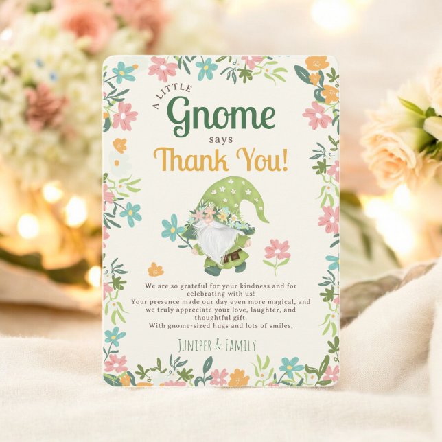 Cartão De Agradecimento Gnomo Floral Divertido e Fofo Primeiro Aniversário (Cute Fun Whimsical Floral Gnome First Birthday Thank You Card)