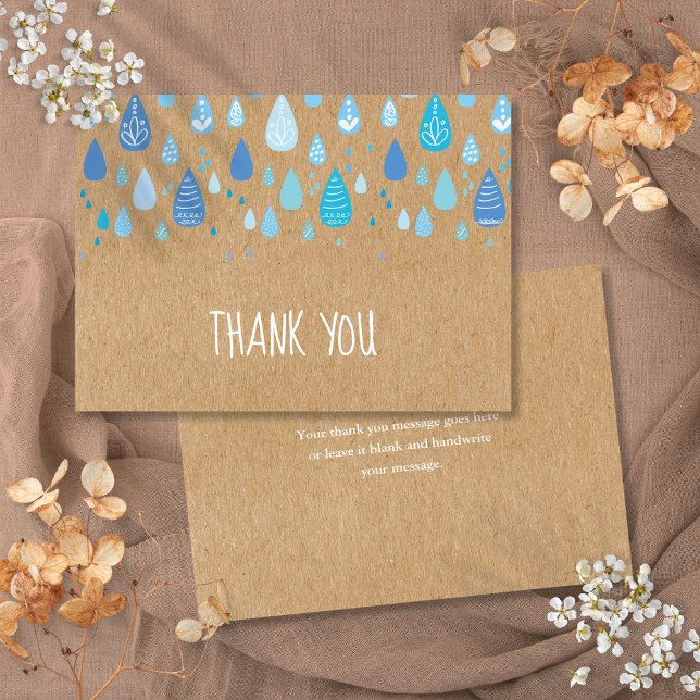 Cartão De Agradecimento Gotas de Chuva Azuis Lindas Boho Rústico Kraft Ele (Cute Blue Raindrops Boho Rustic Kraft Stylish Thank You Card)