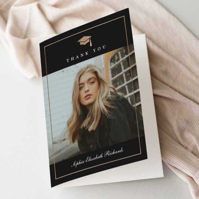 Cartão De Agradecimento Graduação de Foto Dourada de Script Clássico (Elegant Gold Graduation Cap Black and White Photo Graduation Thank You Cards. )