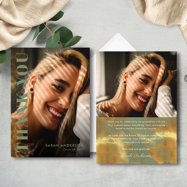 Cartão De Agradecimento Graduação de Foto Verde do Formando Moderno (Criador carregado)