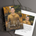 Cartão De Agradecimento Graduação de Fotos Simples com Formando de Script<br><div class="desc">Um Cartões de agradecimentos de Graduação de Foto Simples com Formando de Script Moderno, com cheio de fonte manuscrito, sangrou fotos na frente com detalhes de nome e graduação. A parte de trás tem uma segunda foto com uma obrigado que você envia do formando. Clique no botão editar para personalizar...</div>