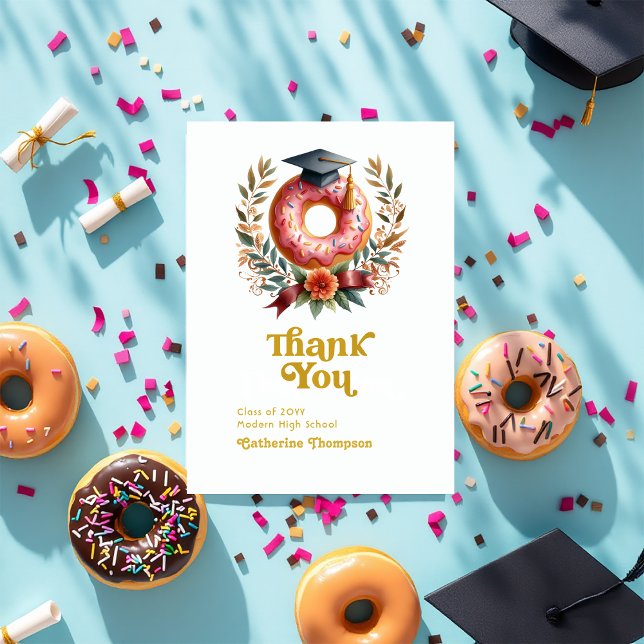 Cartão De Agradecimento Graduação de Rosquinhas e graus rosa e Dourados (Pink and Gold Donuts and Degrees Graduation Thank You Card)
