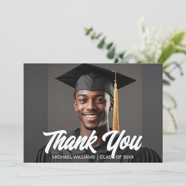 Cartão De Agradecimento Graduation Photo Bold Script Overlay Graduate (Em pé/Frente)