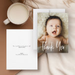 Cartão De Agradecimento Handlettering Foto Personalizada do Chá de fraldas<br><div class="desc">Expresse sua gratidão com nosso Chá de fraldas personalizado Obrigado Cartões. Adicione uma foto precioso de seu recém-nascido, agradecendo aos entes queridos pelo seu apoio e chutando seu bebê com carinho. Com o moderno roteiro manuscrito, esses cartões oferecem um toque exclusivo para sua apreciação. Capture a essência da chegada do...</div>