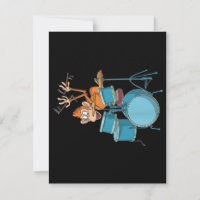 Macaco joga tambores presentes na camisa