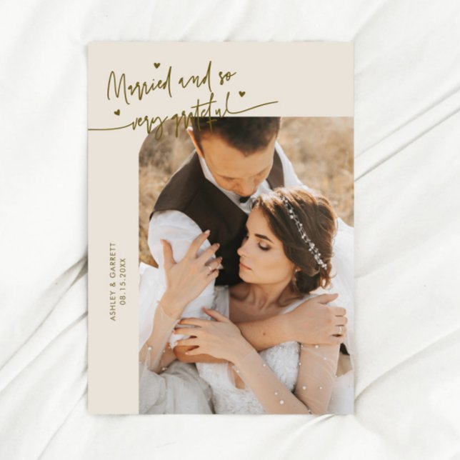Cartão De Agradecimento Married and Grateful Wedding Photo Cream (Criador carregado)