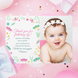 Cartão De Agradecimento Menina Borboleta com Pastel Branco Jardim Foto