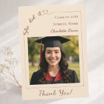 Cartão De Agradecimento Modern photo champagne Graduation She did it<br><div class="desc">Complete your graduation celebration with the matching champagne colored “She Did It” thank you card. Designed to coordinate perfectly with the She Did It Graduation Party Collection, this modern thank you card features a clean, stylish layout and confident typography that celebrates her achievement. The back includes a customizable gratitude message,...</div>