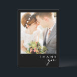 Cartão De Agradecimento Moderno Minimalista | Foto plana preta<br><div class="desc">Este moderno minimalista | cartões de agradecimentos preto de fotos planas é perfeito para o seu casamento clássico com o Boho. Seu design simples, único e abstrato acompanhado de um roteiro mínimo contemporâneo e de uma paleta de cores preto e branco dá a este produto uma sensação de luxo formal...</div>
