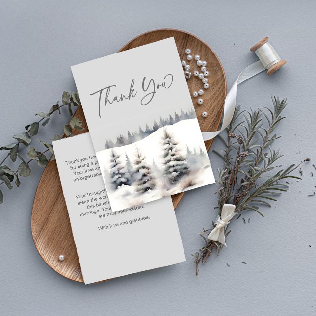 Cartão De Agradecimento Neve no amor no inverno floresta de pinheiros chá  (Snow in love winter pine forest bridal shower thank you card dusty sage green pastel grey watercolor)