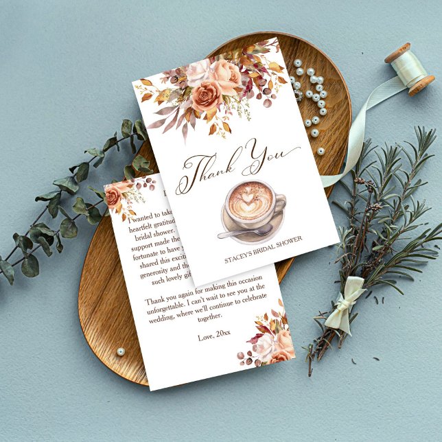 Cartão De Agradecimento O amor está preparando um café para o chá de noiva (Love is brewing coffee fall bridal shower thank you card cappuccino boho flowers thank you cards)