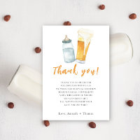 O bebê está preparando cerveja em garrafa Obrigado