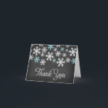 Cartão De Agradecimento Obrigado azul e branco do quadro do floco de neve<br><div class="desc">Flocos de neve azuis e brancos da luz - em um fundo do quadro. Um design na moda para uns cartões de agradecimentos do chá de fraldas do menino.</div>
