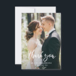 Cartão De Agradecimento Obrigado de casamento da tipografia do pincel com<br><div class="desc">adorável design com texto branco editável Você pode carregar sua própria foto A adorável mensagem no verso pode ser personalizada junto com a imagem da noiva e do noivo. Todo texto pode ser personalizado para texto,  fonte,  tamanho,  cor e posicionamento.</div>