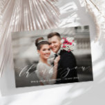 Cartão De Agradecimento obrigado de casamento elegante moderno<br><div class="desc">Um cartão com fotos de casamento moderno com uma foto maravilhosa e um roteiro elegante e branco. Adicione uma obrigado pessoal que você enviar e você pode carregar sua própria foto de casamento.</div>