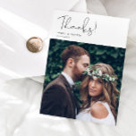 Cartão De Agradecimento Obrigados Simples Script Foto Moderna De Casamento<br><div class="desc">Simples e moderno obrigado de casamento, você modelo de dois lados com um texto que diz obrigados! no roteiro escrito à mão no topo. Você pode adicionar uma segunda imagem na parte traseira da placa junto com uma mensagem editável. Perfeito para os minimalistas que querem que suas fotos sejam o...</div>