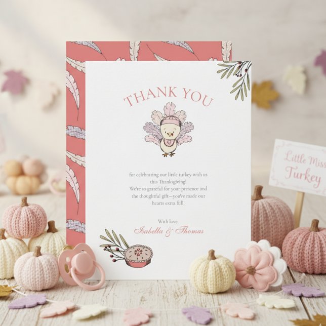 Cartão de agradecimento para bebê de outono com pe (Cute Little Turkey Thanksgiving Baby Shower Thank You Card. Baby Turkey, Gingham Feathers, Pie, Leaf)