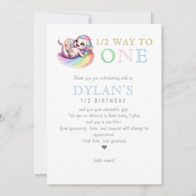 Cartão De Agradecimento Pequeno Dragão a meio caminho de um aniversário az (Frente)