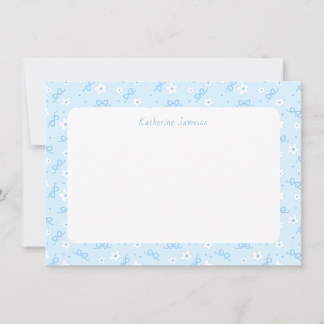 Cartão De Agradecimento Petit Blue Whimsical Bows Daisy Monogram Notecard (Frente)