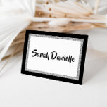 Cartão De Agradecimento Placa de Nota para Preto e Prateado com Glitor<br><div class="desc">Este design de tendência apresenta brilho falso cintilante em camadas sobre um fundo de cor sólida. Use o formulário modelo para adicionar suas próprias informações. O recurso "Personalizar" pode ser usado para alterar o estilo,  a cor e o layout da fonte.</div>
