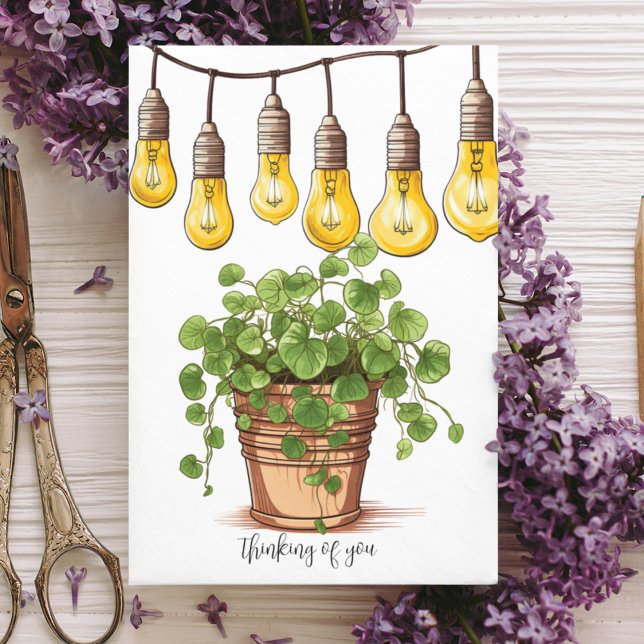 Cartão De Agradecimento Planta Potente com Luzes de Cordas de Jardim (Cue leafy plant with garden bulbs on a customizable greeting card.  Illustrations inside. )