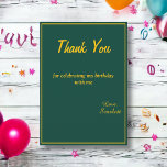 Cartão De Agradecimento Primeiro aniversario Mínimo Verde Chic E Delicado<br><div class="desc">Este elegante Cartões de agradecimentos de Aniversário verde e dourado é perfeito para um Aniversário moderno. o simples design apresenta uma elegante caligrafia dourada sobre um fundo verde.</div>