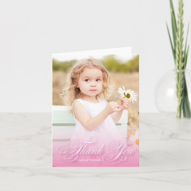 Cartão De Agradecimento Rosa clássico do roteiro de Swirly com o obrigado (Frente)