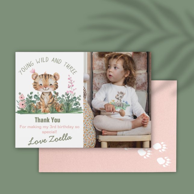 Cartão de Agradecimento Safari (Safari Jungle Young Wild Three Tiger Pink Birthday Thank You Card)