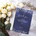 Cartão De Agradecimento script de brilho prateado azul marinho<br><div class="desc">Um fundo azul marinho decorado com falso brilho prateado,  faíscas. A cor azul é irregular. Escrita escrita com letras grandes com baloiços e o texto: Obrigado. Personalize e adicione sua nota de agradecimento e seu nome.</div>