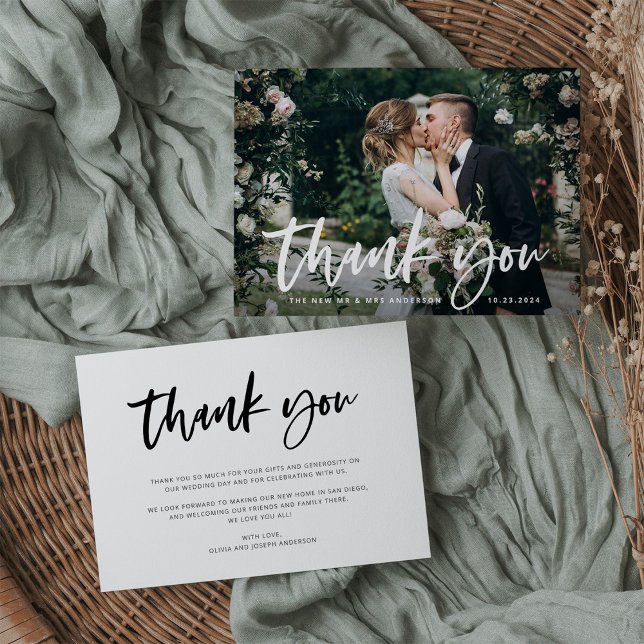 Cartão De Agradecimento Script e foto casuais | Casamento (A simple and elegant thank you card with your wedding photo and casual modern script)