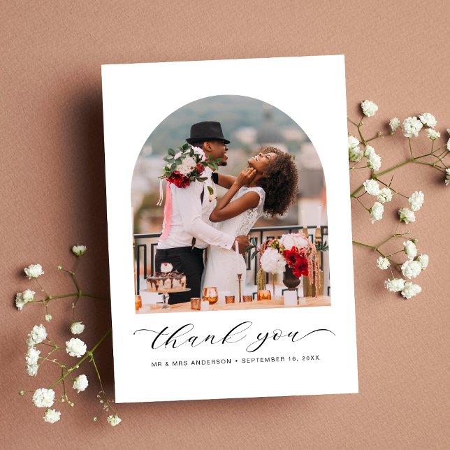Cartão De Agradecimento Script Elegante de Quadro Arranjado Foto de Casame (Celebrate your love story with a thank you card showcasing your photo in an elegant arch frame)