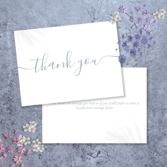 Cartão De Agradecimento Simples Moderno Elegante Script Azul Poeirento (Simple Modern Elegant Dusty Blue Script Thank You Card)