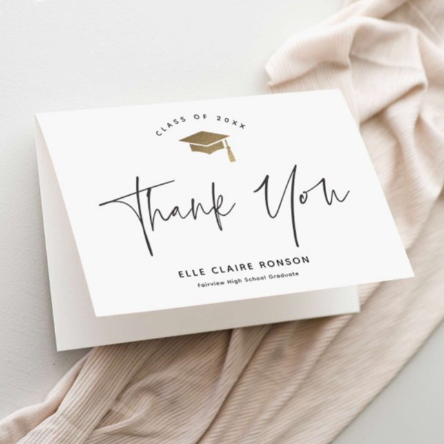 Cartão De Agradecimento Simples Script Foto em Preto e Branco de Formatura (Modern Script Gold Graduation Cap Photo Thank You Card.)