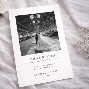 Cartão De Agradecimento Tipografia Moderna com Serifa Foto de Casamento