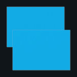 Cartão De Agradecimento um céu azul com um avião<br><div class="desc">O design é um quadrado grande,  azul com textura macia. A cor é uma cor azul profunda,  dando-lhe uma aparência rica e vibrante. O design é uma visão de perto da superfície azul,  permitindo um exame detalhado de sua textura e cor.</div>