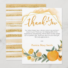 Uma Pequena Cutie Está No Caminho Do Chá de fralda